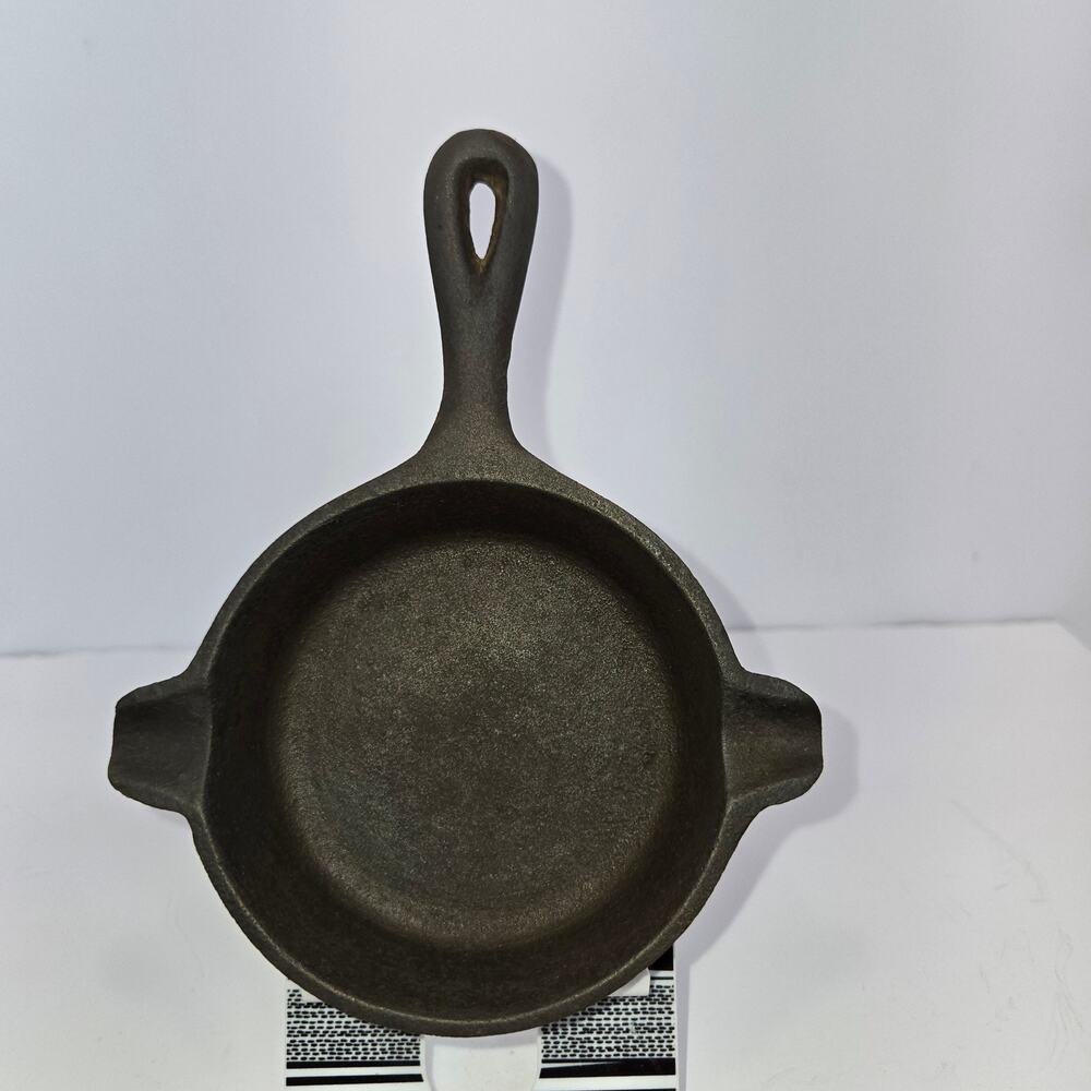 LODGE CAST IRON MINI SKILLET ASHTRAY